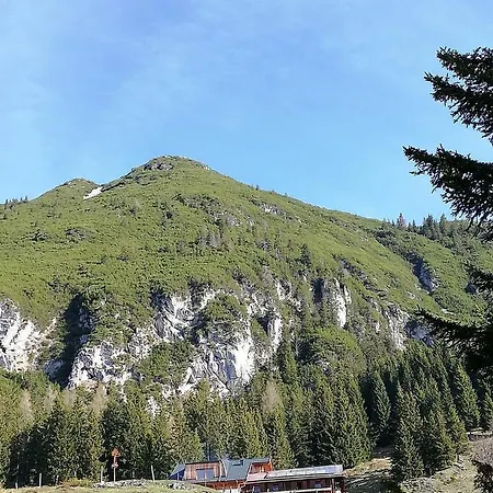 Hechenblaikner Apartman *